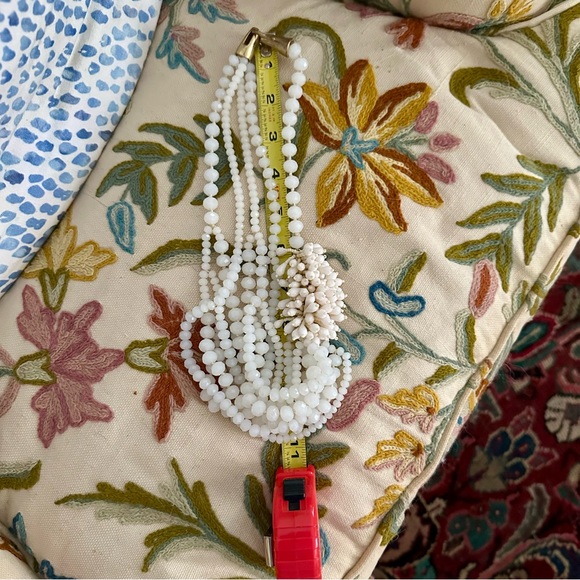 India Hicks Quiet Luxury Elegant White Beaded Statement Necklace - Picture 4 of 7